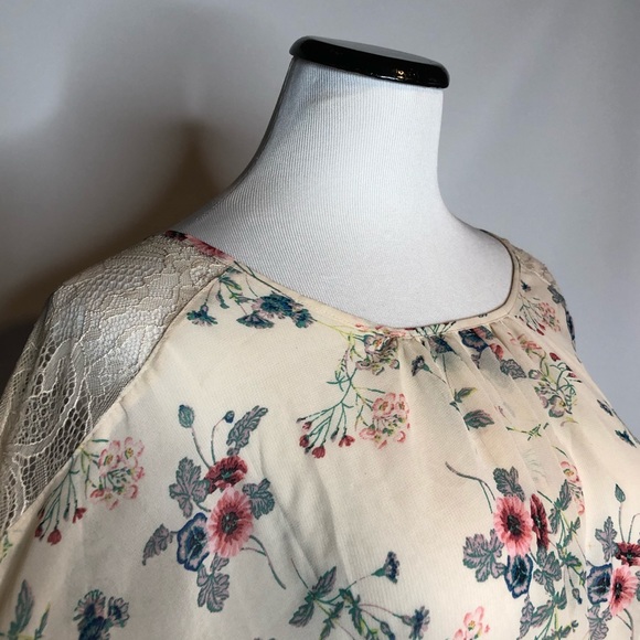 LC Lauren Conrad Floral Bat Wing Blouse | medium - Picture 4 of 10